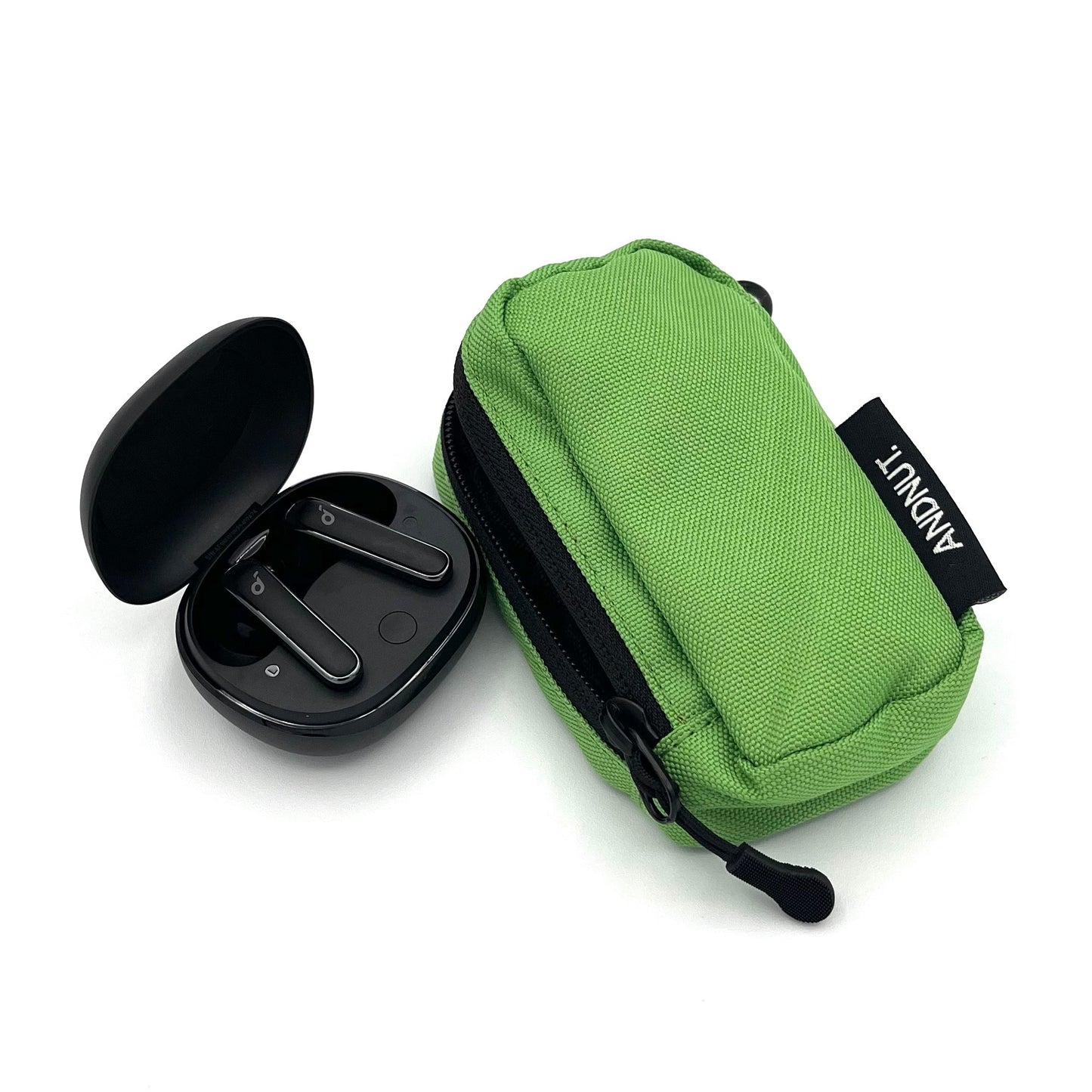 THREE POUCHES SHOULDER